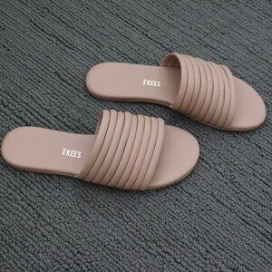 BRAND NEW Tkees Caro Sandal Color POUT Size 7